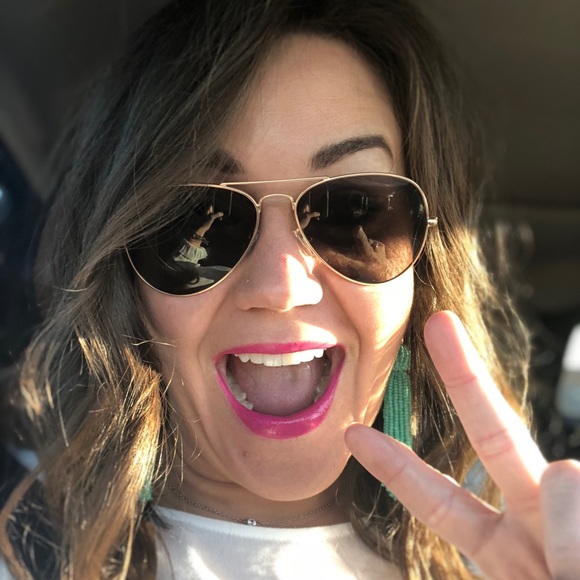 It’s me!! I’m your POSHER, J • A • M • I • E ! - Picture 2 of 6